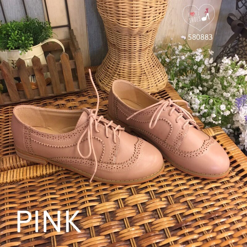 พร้อมส่ง : รองเท้าผ้าใบทรง Oxford ฉลุลาย (สีชมพู)