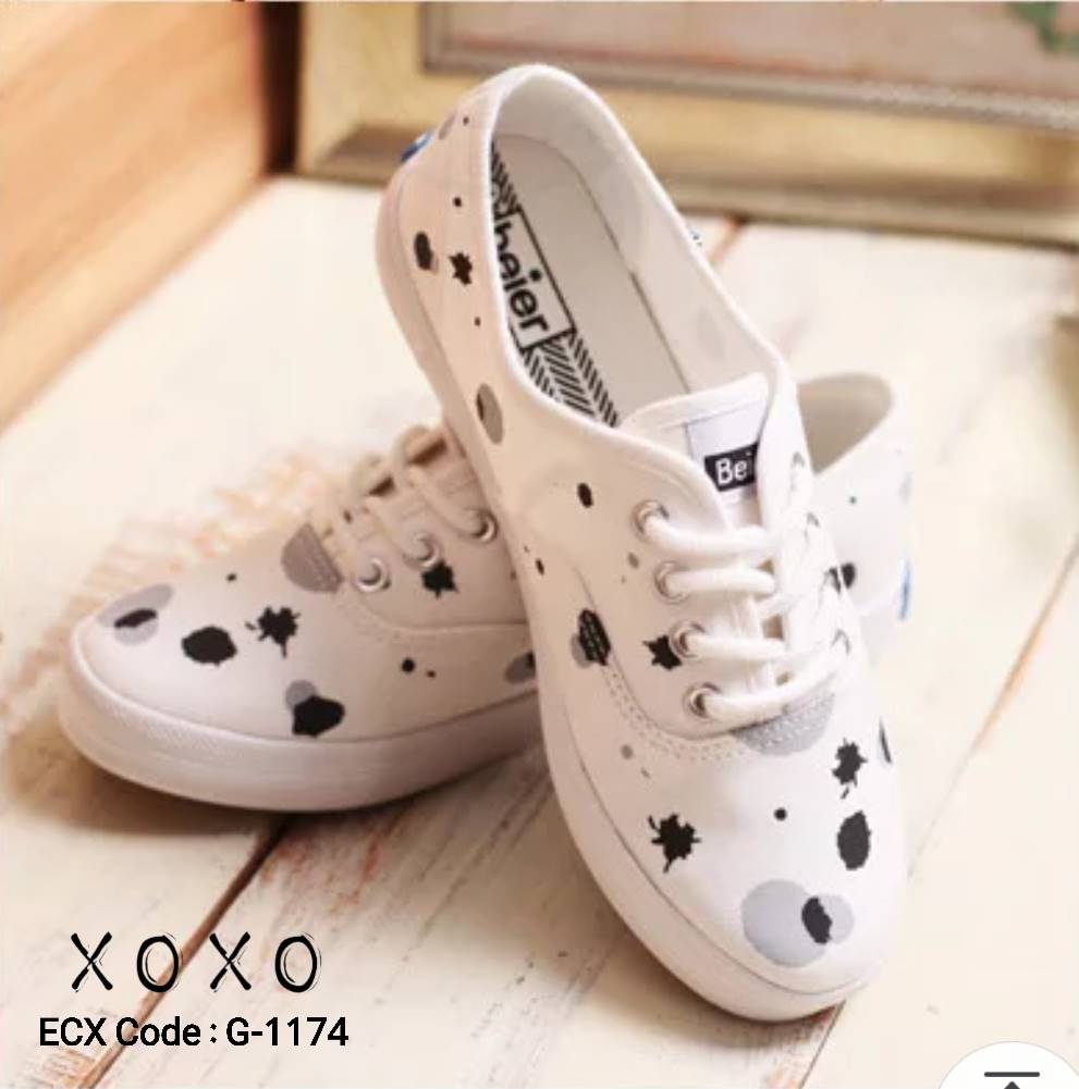 รองเท้าผ้าใบทรงkedsแต่งสี (สีดำ)