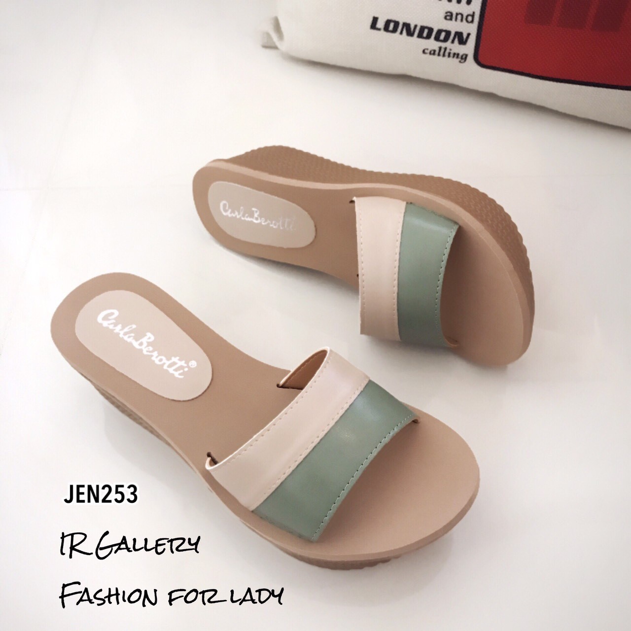 รองเท้าลำลองส้นเตารีดสายคาดนิ่ม (สีตาลหนัง)