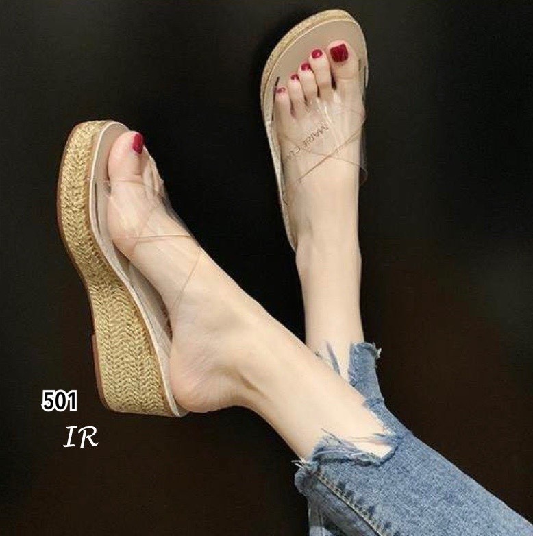 รองเท้าลำลองเสริมส้นแต่งสายไขว้ใส (สีครีม)