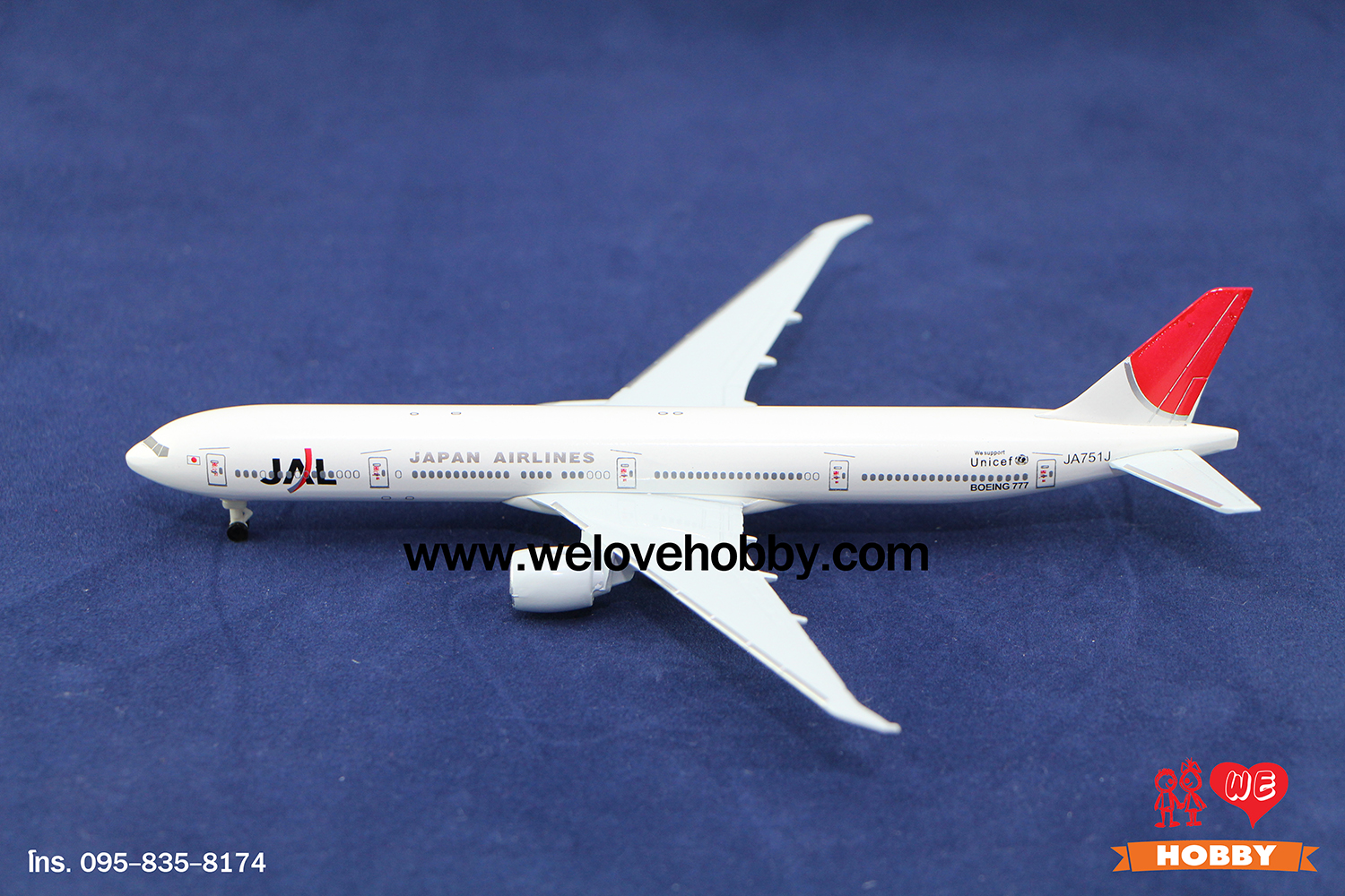 โมเดลเครื่องบิน Japan Airlines (Boeing 777) ญี่ปุ่น ไซส์กลาง แบบมีล้อเครื่องบิน (1:400)