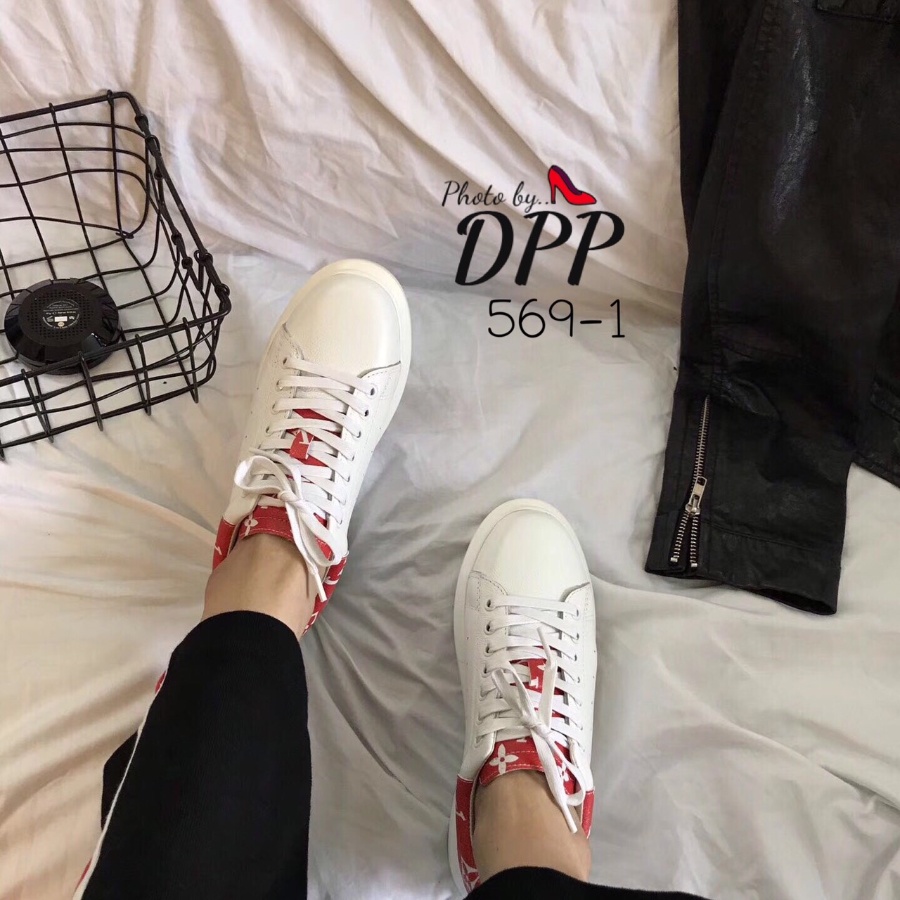 รองเท้าผ้าใบ Louis vuitton x supreme sneakers (สีแดง)