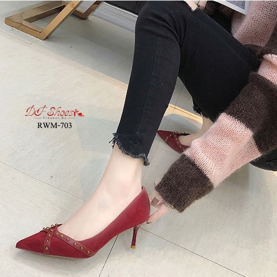 รองเท้าคัทชูหุ้มส้นแต่งหมุด (สีแดง)