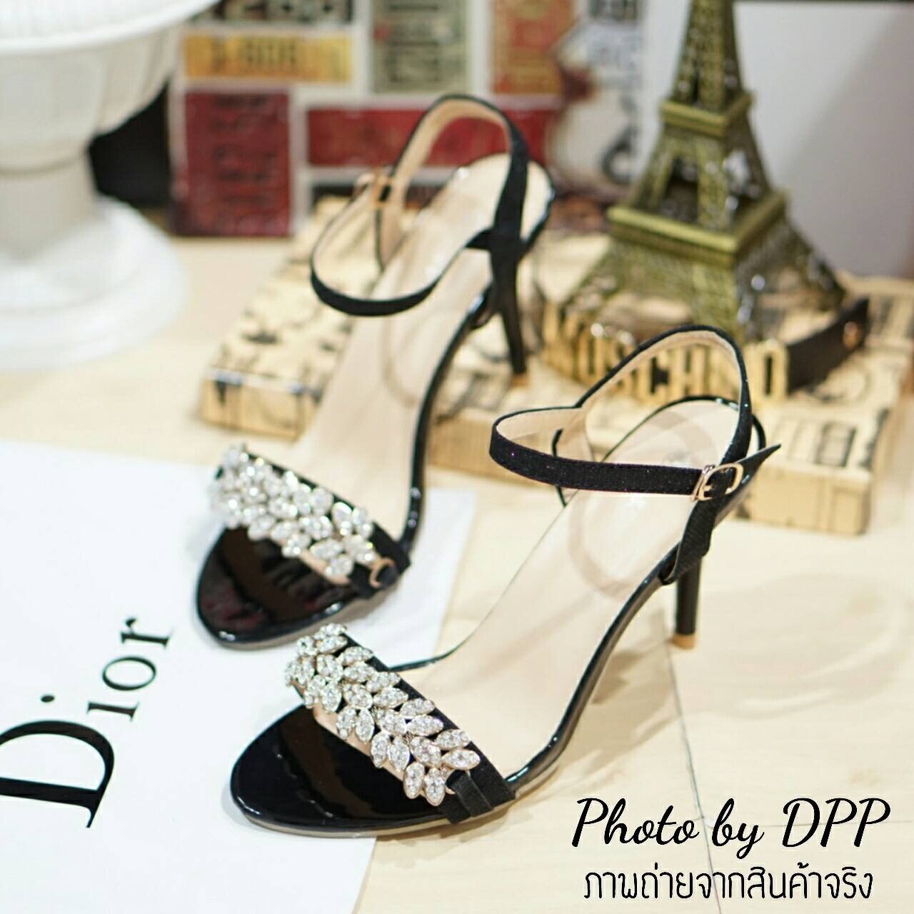 พร้อมส่ง : รองเท้าส้นสูงหน้าเพชร (สีดำ)