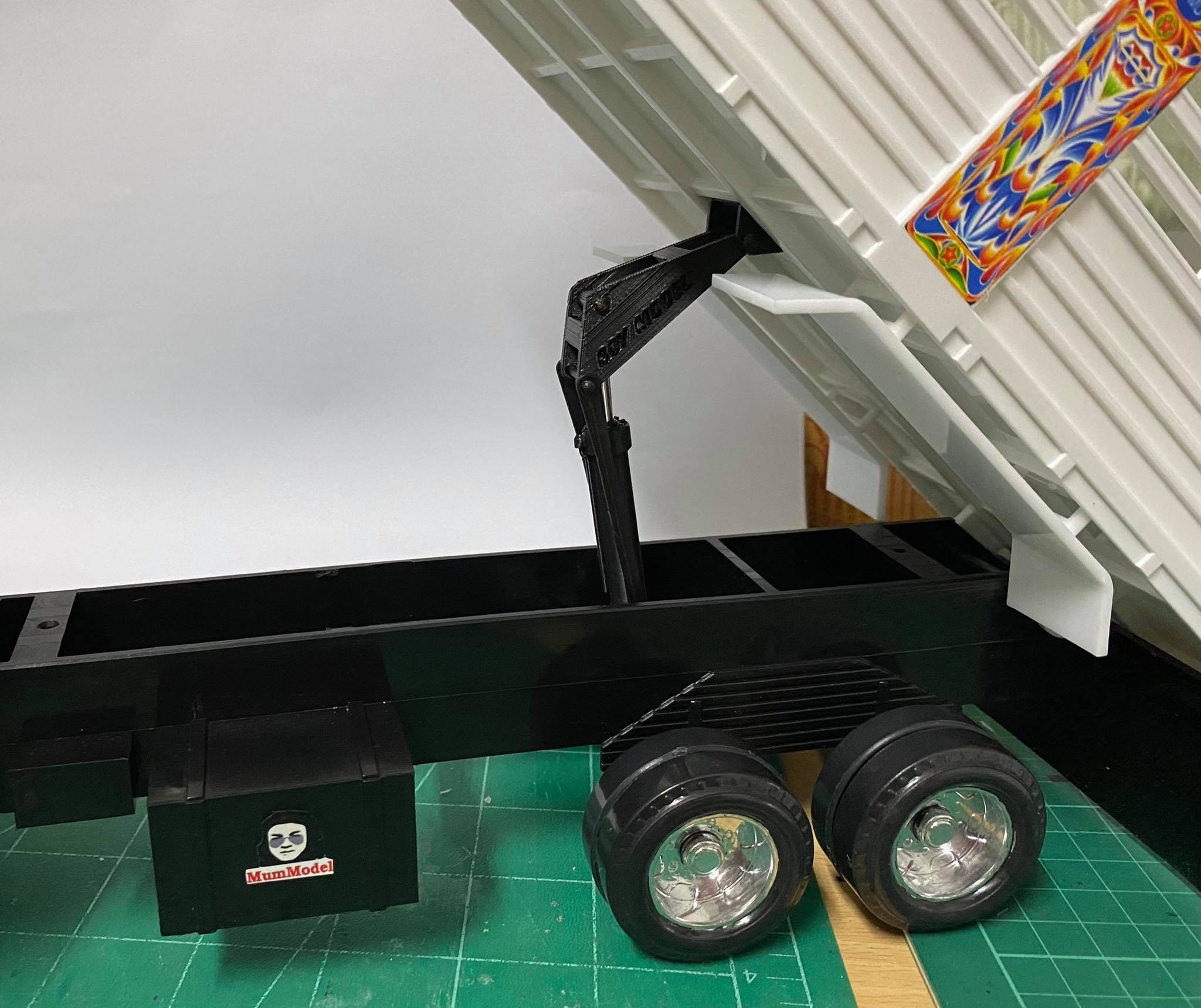 กระบอกยกดั้ม 1/24 รหัส 17.2 โมเดลขาตั๊กแตนรถดั้มจำลอง โมเดลขายกดั้มรถบรรทุก Dump truck part scale