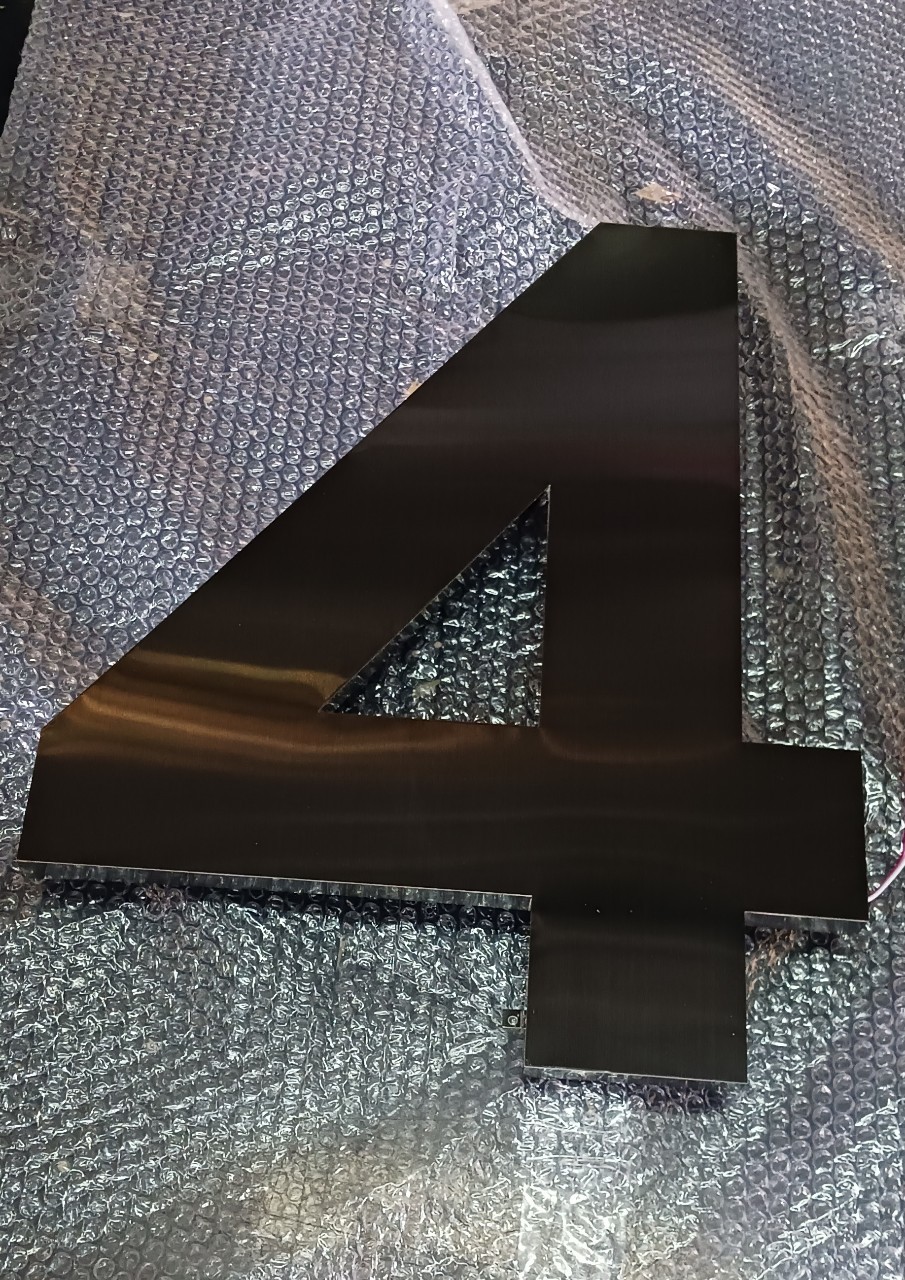 อักษรเเสตนเลสสีดำแฮร์ไลน์ '' 4 '' สูง 50 cm