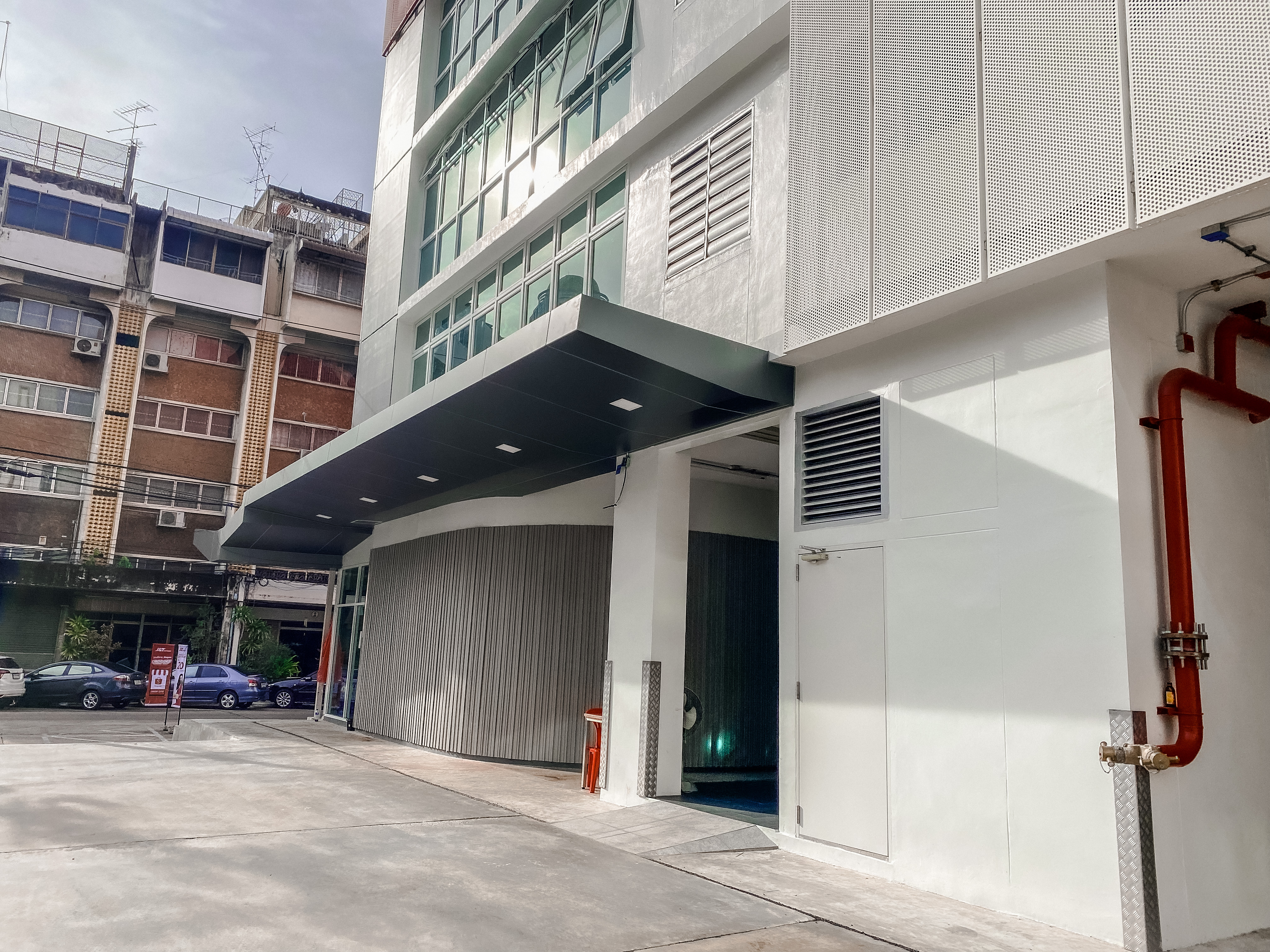 อาคารซิตี้ ลิงค์ ซี (City Link Building C) สำนักงานให้เช่าย่านประตูน้ำ กลางเมืองกรุงเทพฯ พร้อมมีพื้นที่เช่าเก็บของ