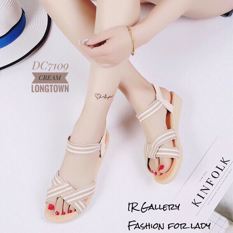 รองเท้าแตะรัดส้นแต่งลาย (สีครีม)