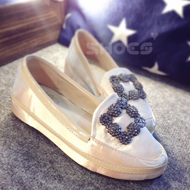 พร้อมส่ง : รองเท้าส้นขนมปัง Manolo Style
