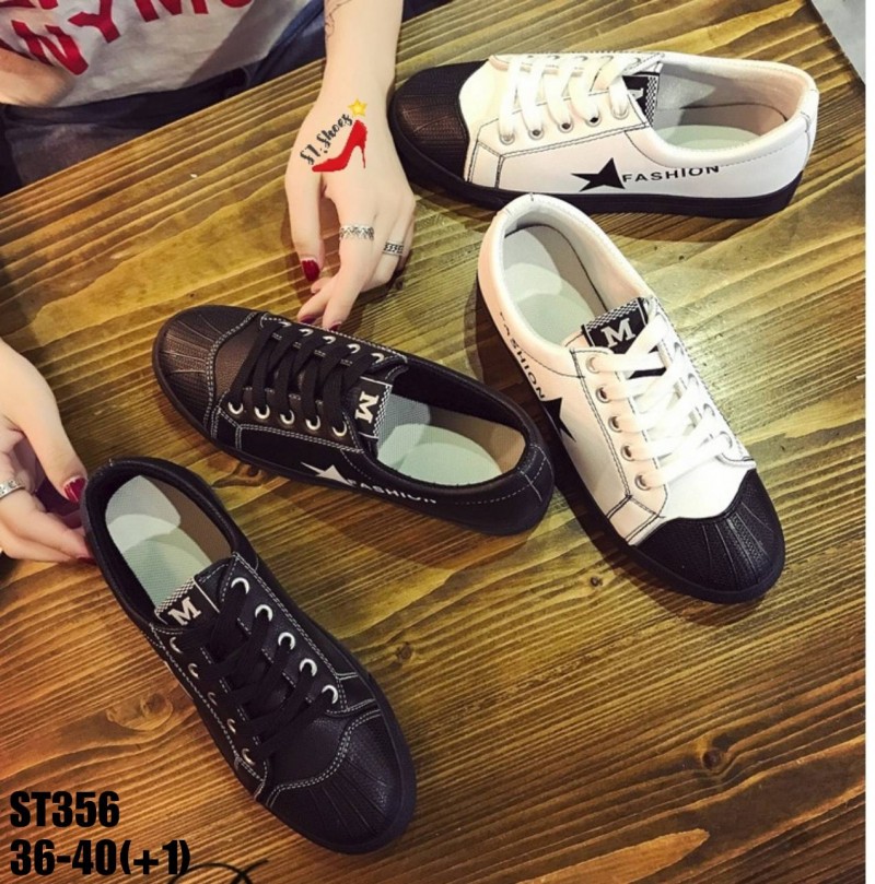 รองเท้าผ้าใบแฟชั่นสกรีนลายดาว (สีดำ)