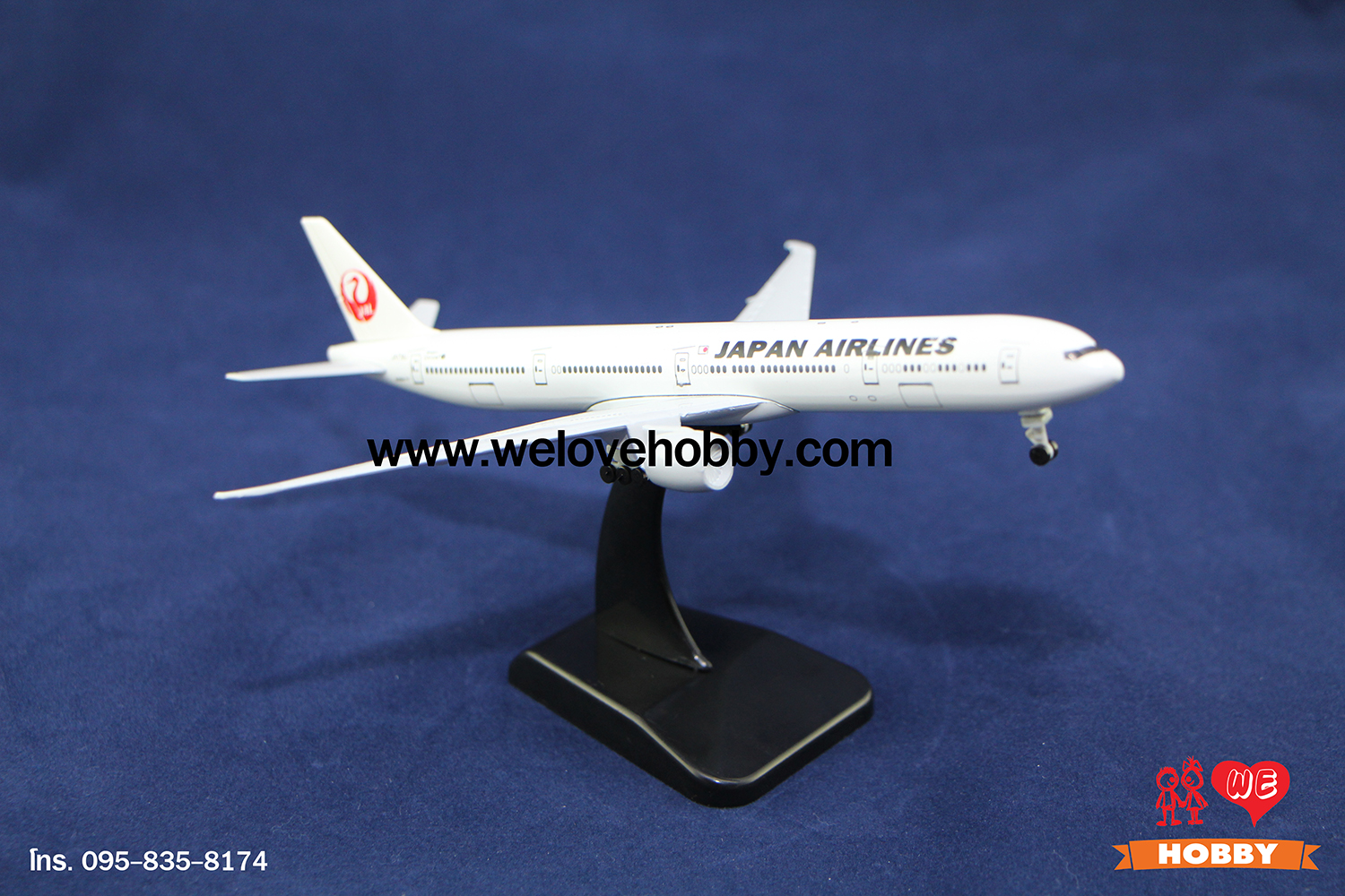 โมเดลเครื่องบิน Japan Airlines (Boeing 777) #2 ญี่ปุ่น ไซส์กลาง แบบมีล้อเครื่องบิน (1:400)
