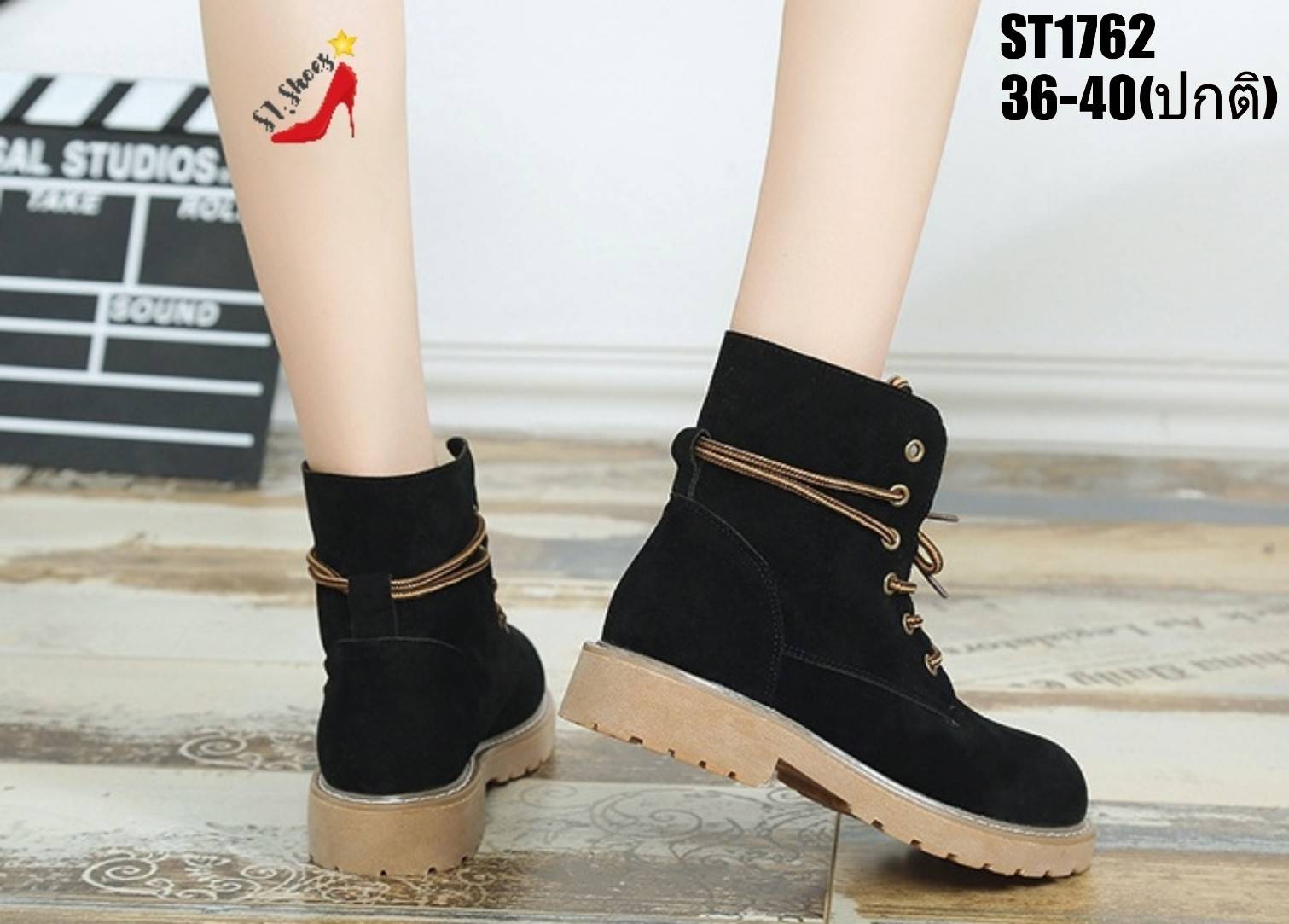 รองเท้าผ้าใบทรงมินิบูทสไตล์มาร์ติน (สีดำ)