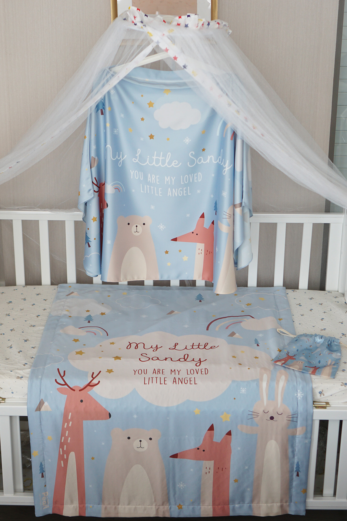 ชุดของขวัญเด็กแรกเกิด ผ้าคลุมให้นม + ผ้าห่มขนาด 75x100cm + หมอนอิง 1 ใบ ลาย Woodland - Blue