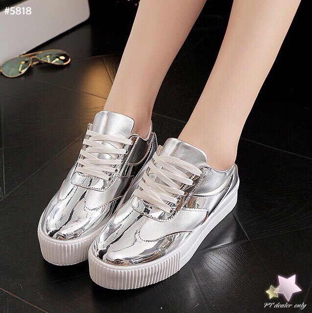 พร้อมส่ง : รองเท้าผ้าใบเก๋ๆสไตล์เกาหลี (สีเงิน)