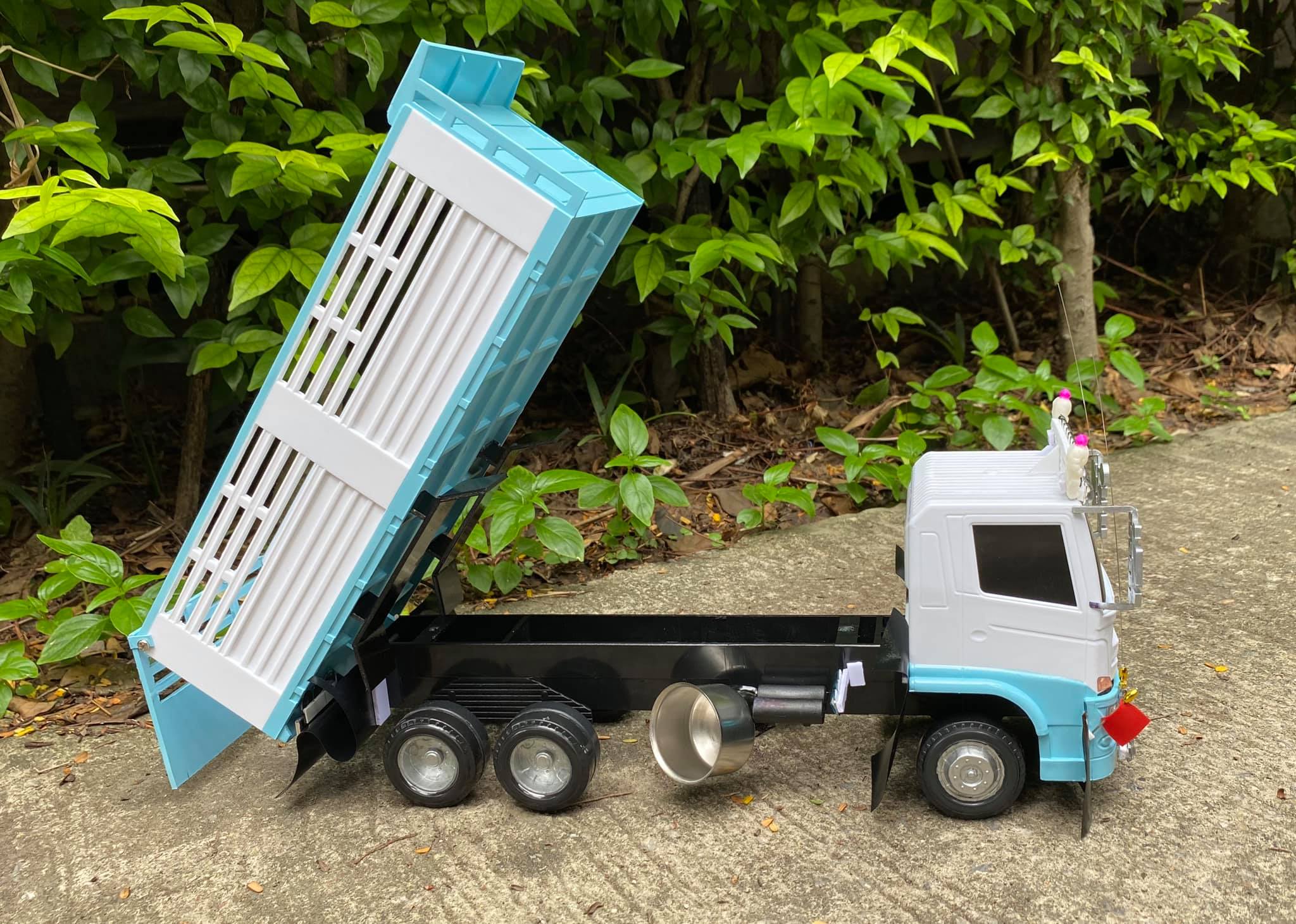 รถดั๊มพ์แต่ง สีขาวฟ้า Sky Blue สำเนา