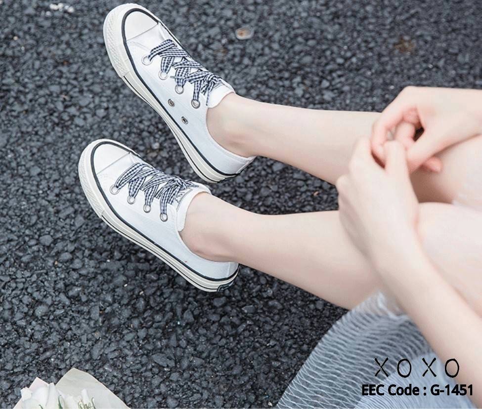 รองเท้าผ้าใบแคนวาสแต่งเชือกสี (สีดำ)