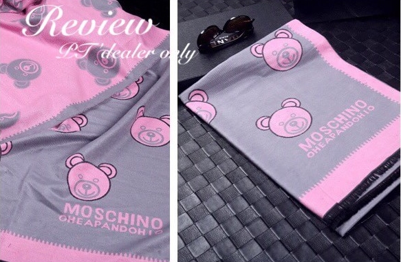 พร้อมส่ง : ผ้าคลุมไหล่ Moschino