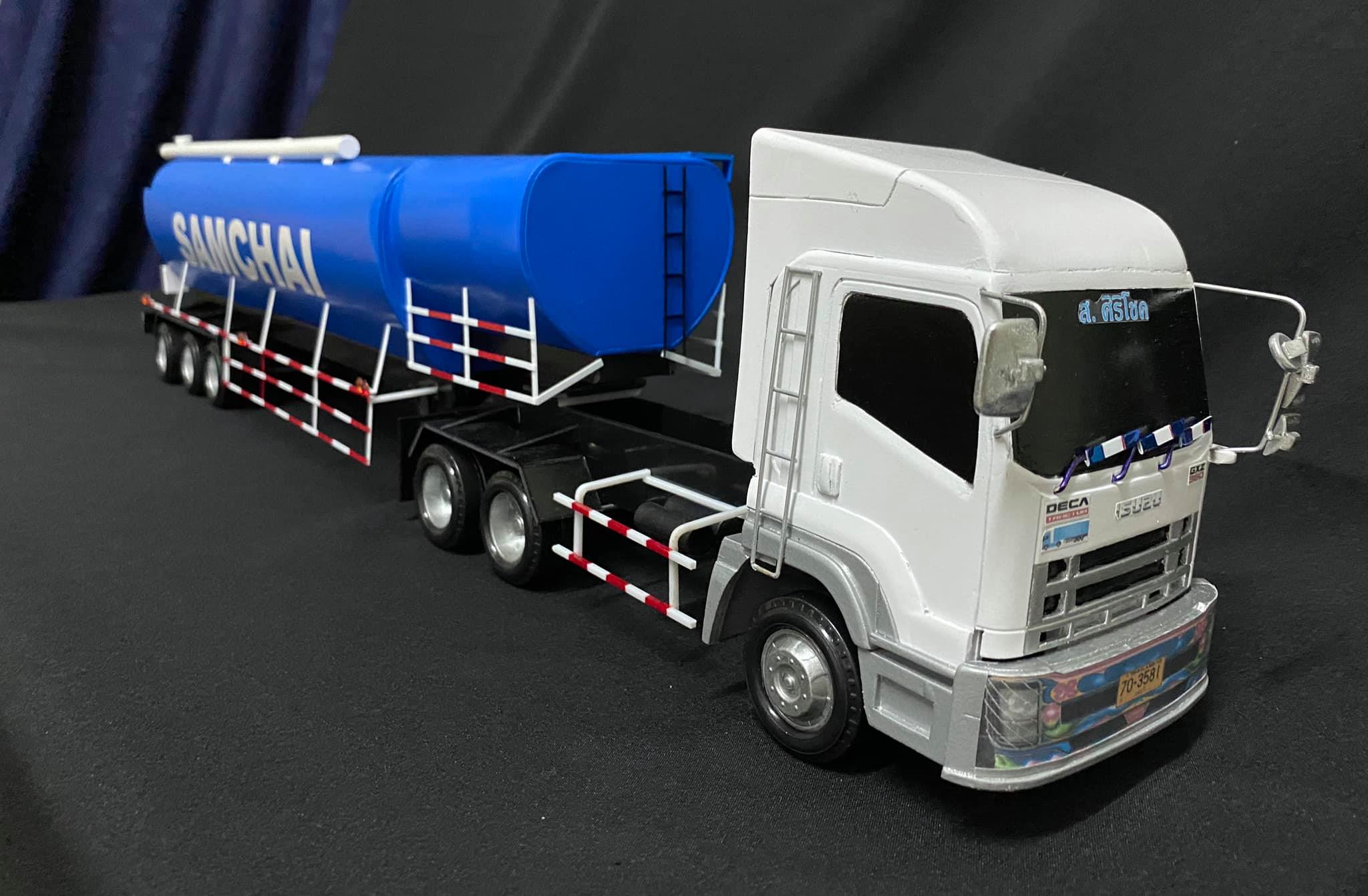 รถบรรทุกอาหารสัตว์จำลอง 1/24 พลาสติก