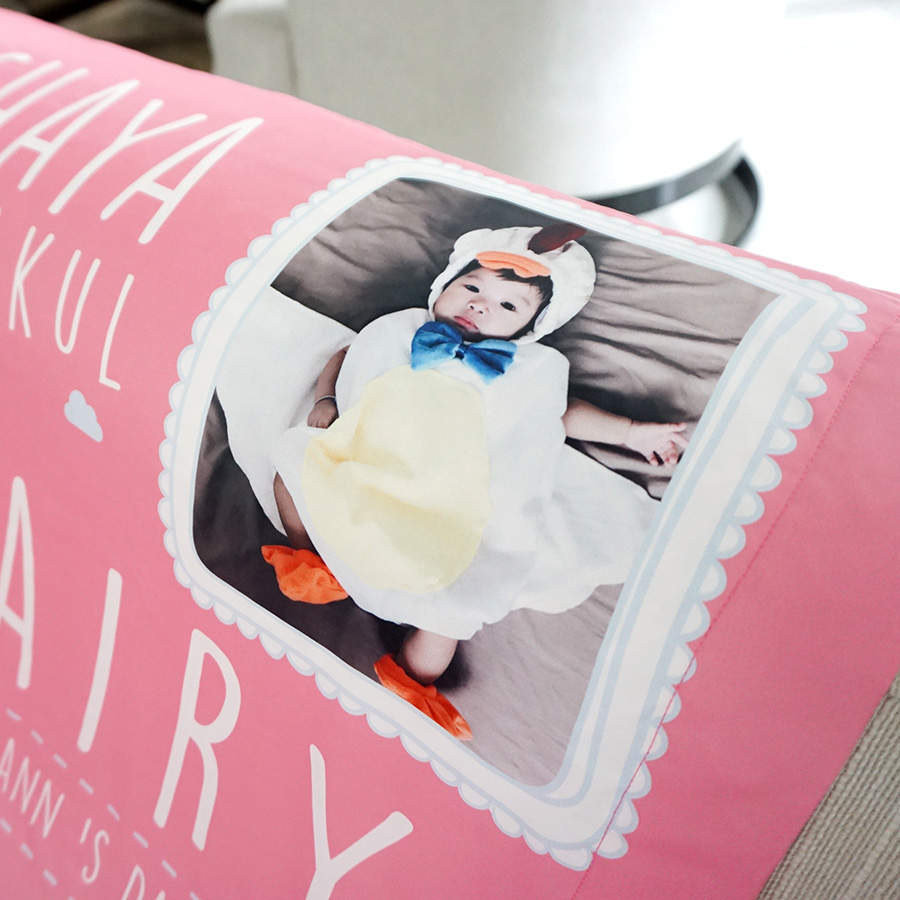 ผ้าห่มเด็ก ใส่ประวัติแรกเกิด+รูปถ่าย ลายกุ๊กไก่ สีชมพู/ Kook Kai - Pink
