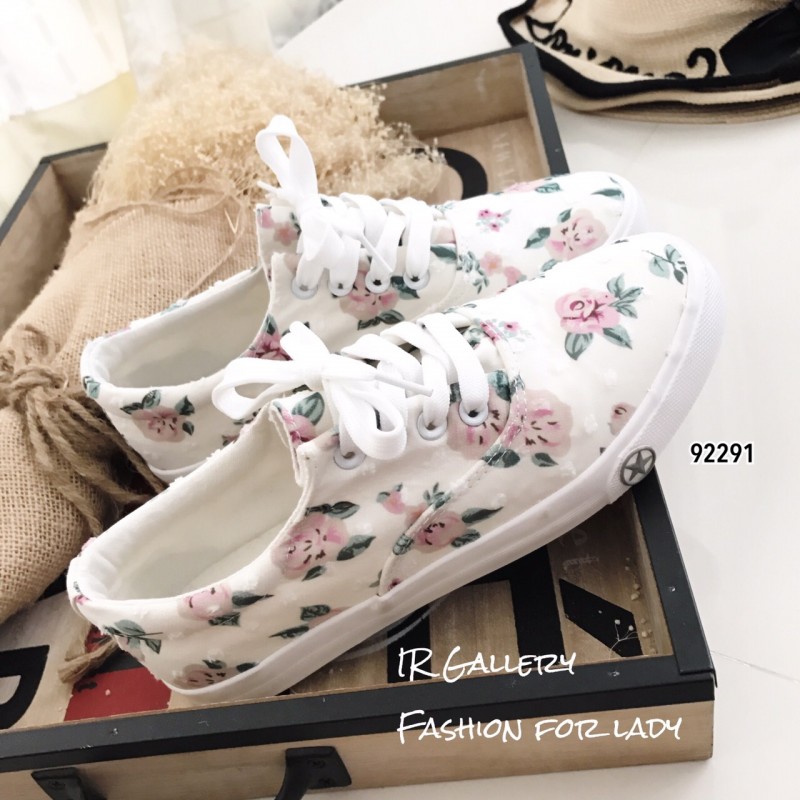 รองเท้าผ้าใบทรง Kedsลายดอกไม้