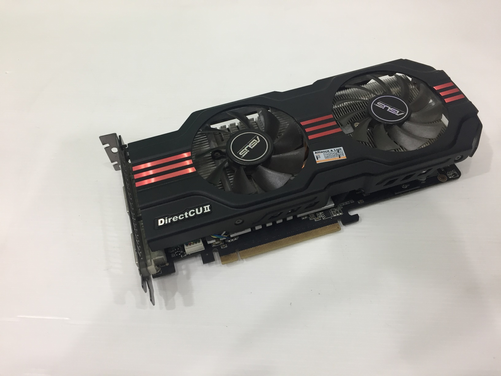 ASUS GTX560Ti 1GB. DDR-5 256Bit