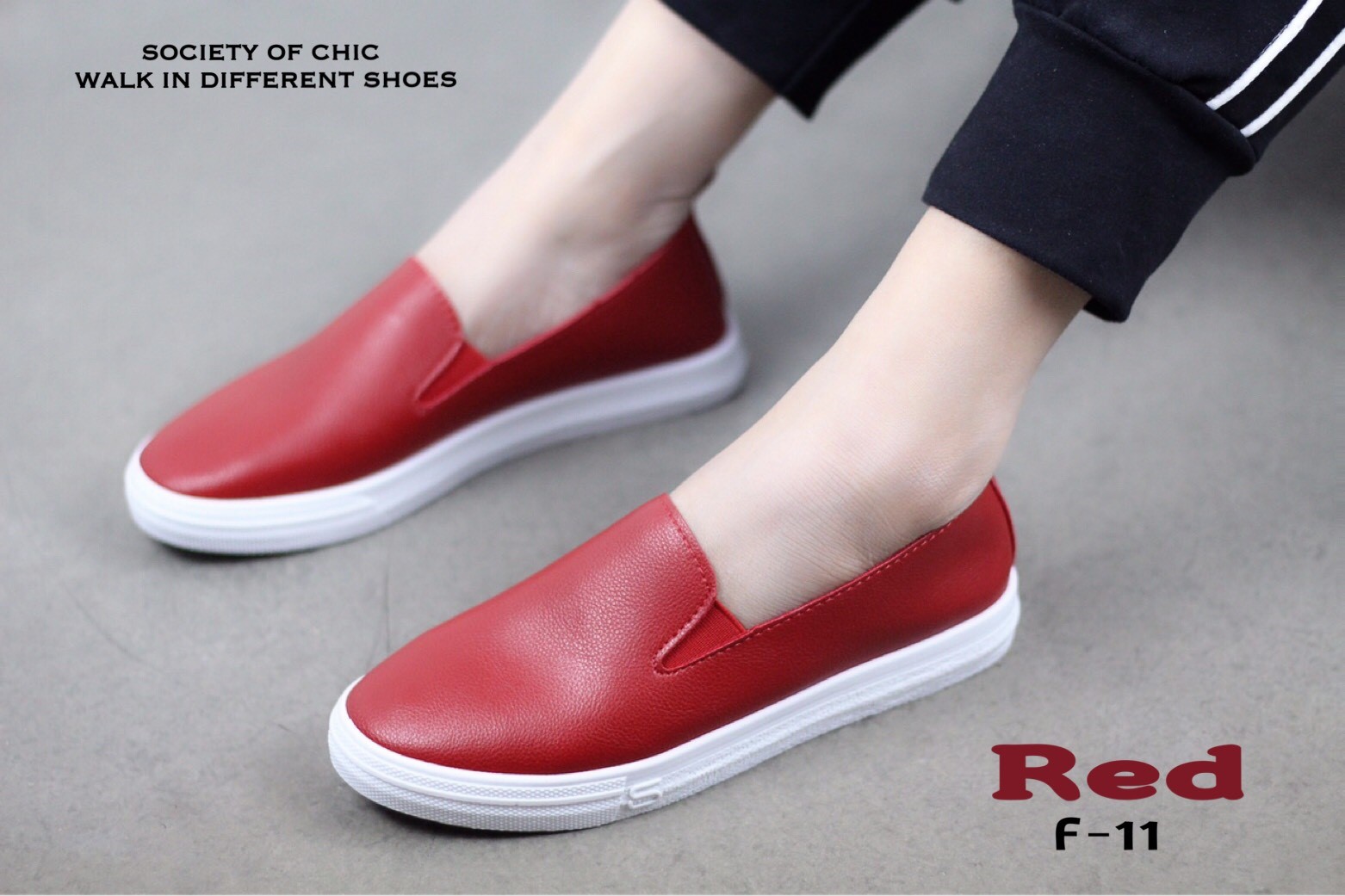 รองเท้าผ้าใบสวมแต่งแถบ (สีดำ)