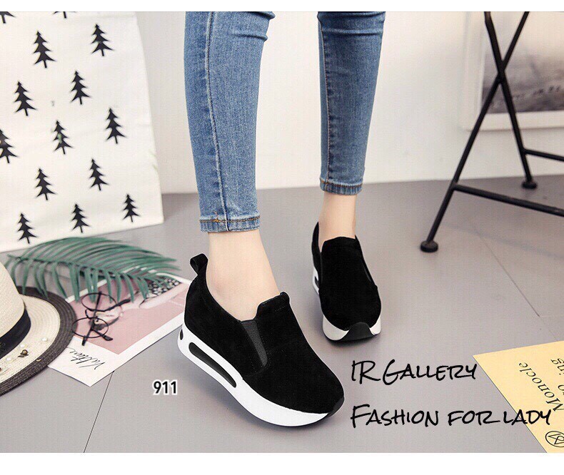 รองเท้าผ้าใบเสริมส้นทรงสวม (สีเทา)