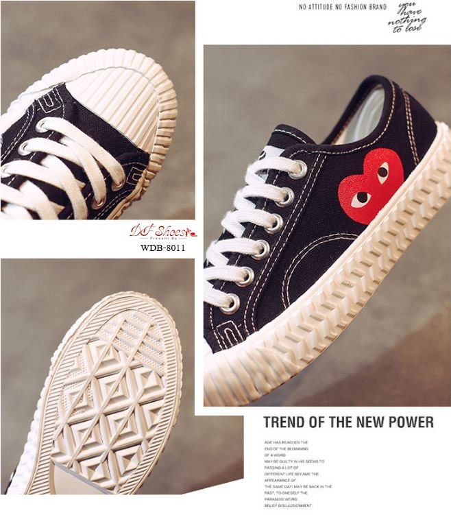 รองเท้าผ้าใบแคนวาสแต่งลายหัวใจ (สีขาว)