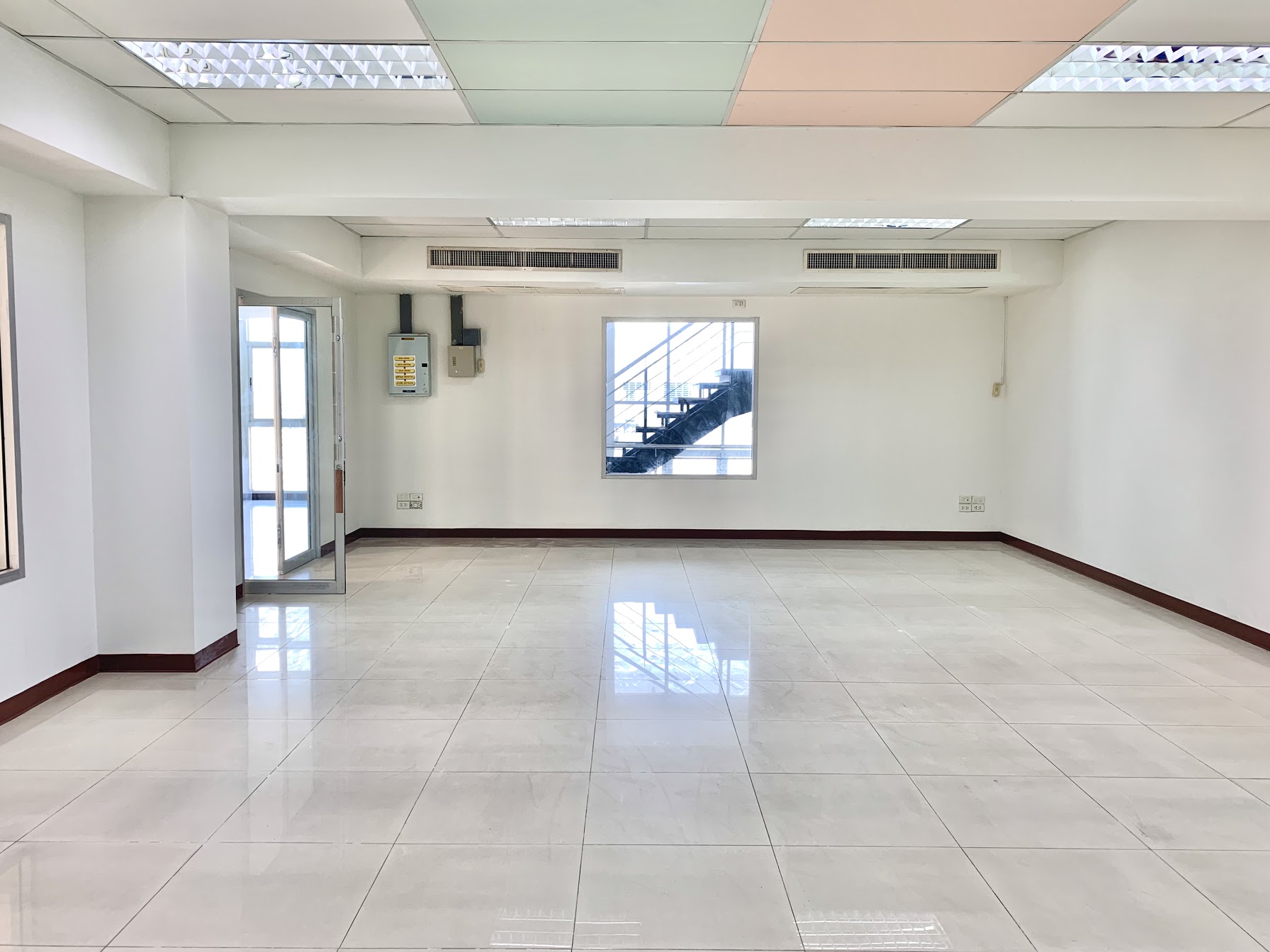 ให้เช่าสำนักงานออฟฟิศ ใจกลางเมืองกรุงเทพ ย่านประตูน้ำ ใกล้ห้างเซ็นทรัลเวิลด์และใกล้รถไฟฟ้า