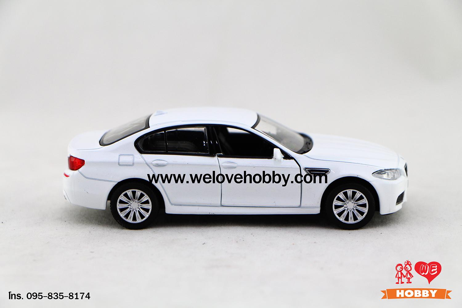 โมเดลรถ BMW M5 สีขาว Scale 1:32