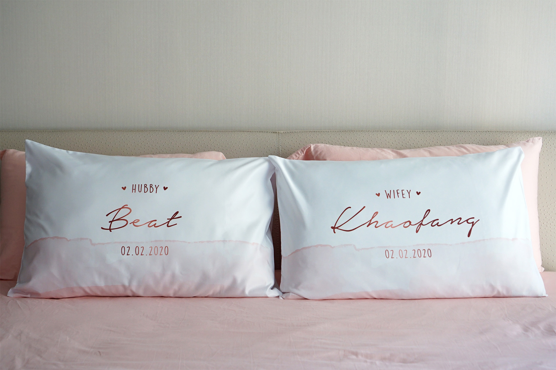 ปลอกหมอนหนุนคู่ ลายสีน้ำ ตัวอักษรสี Copper - Font 27