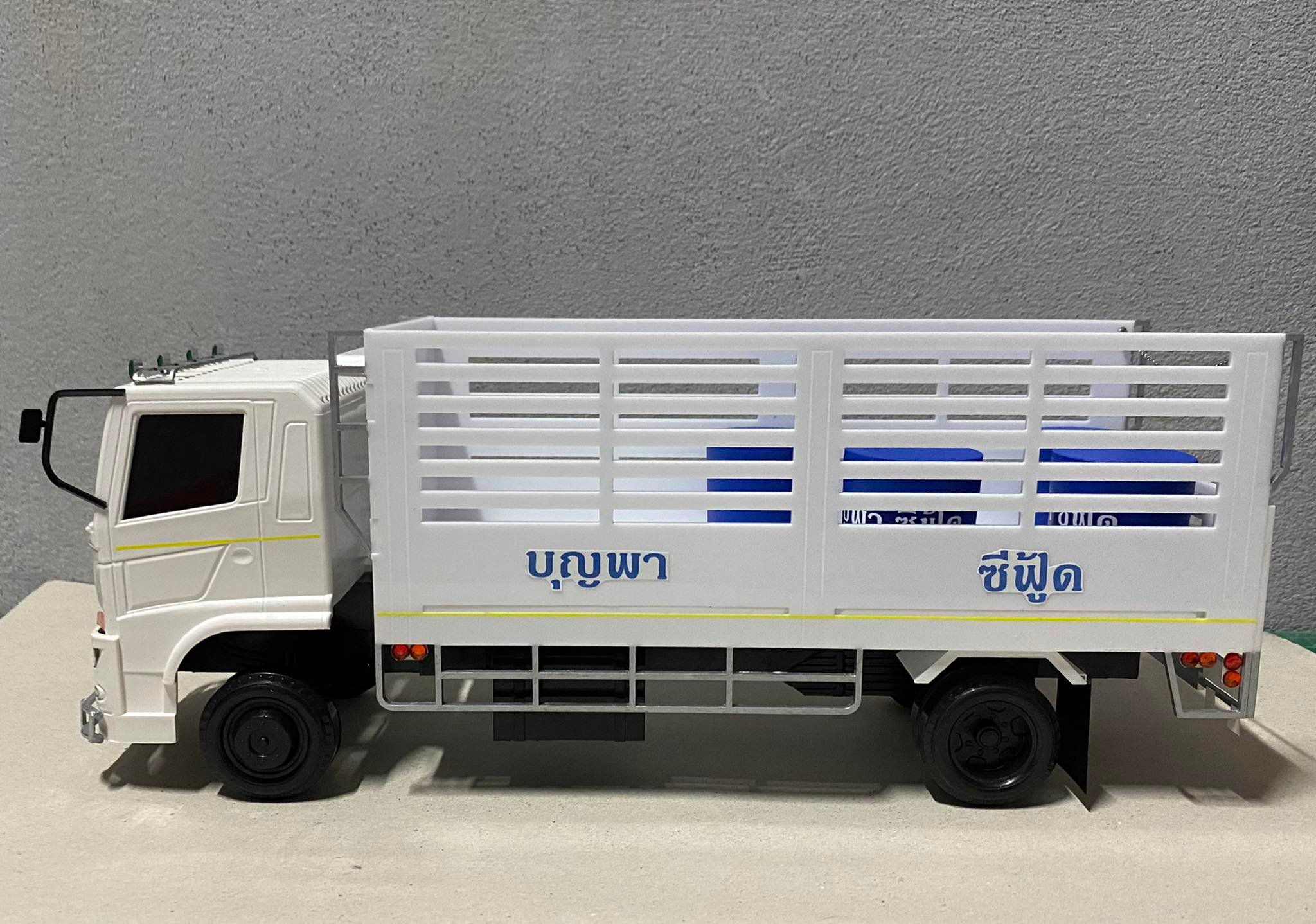 รถหกล้อคอก