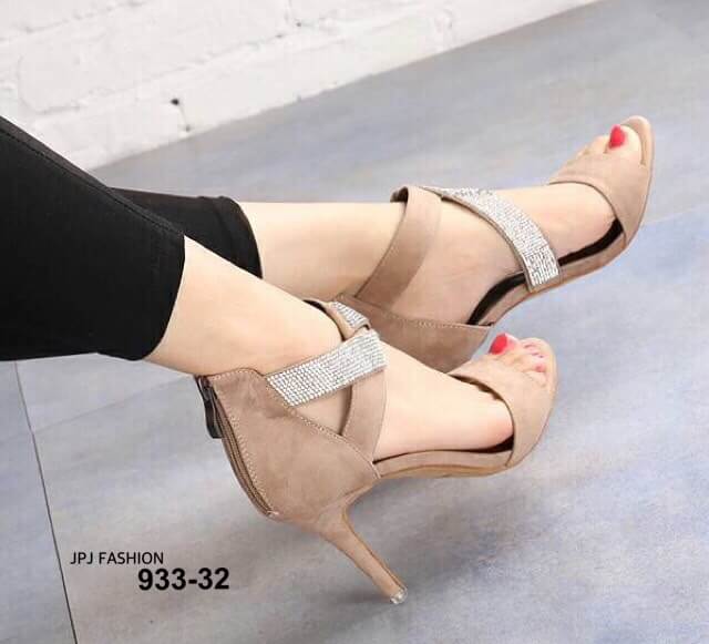 รองเท้าส้นสูงแต่งเพชรสไตล์ Jimmy Choo (สีดำ)