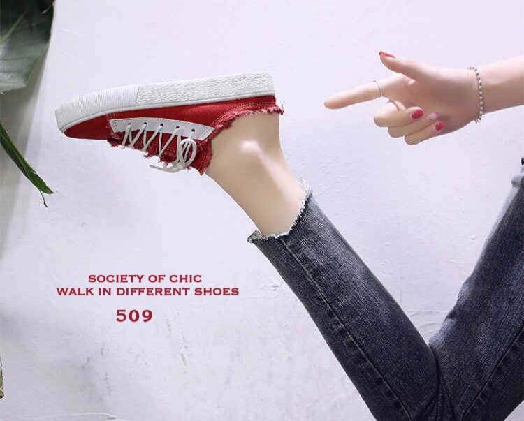 รองเท้าผ้าใบเปิดส้นแต่งปลายลุ่ย (สีแดง)