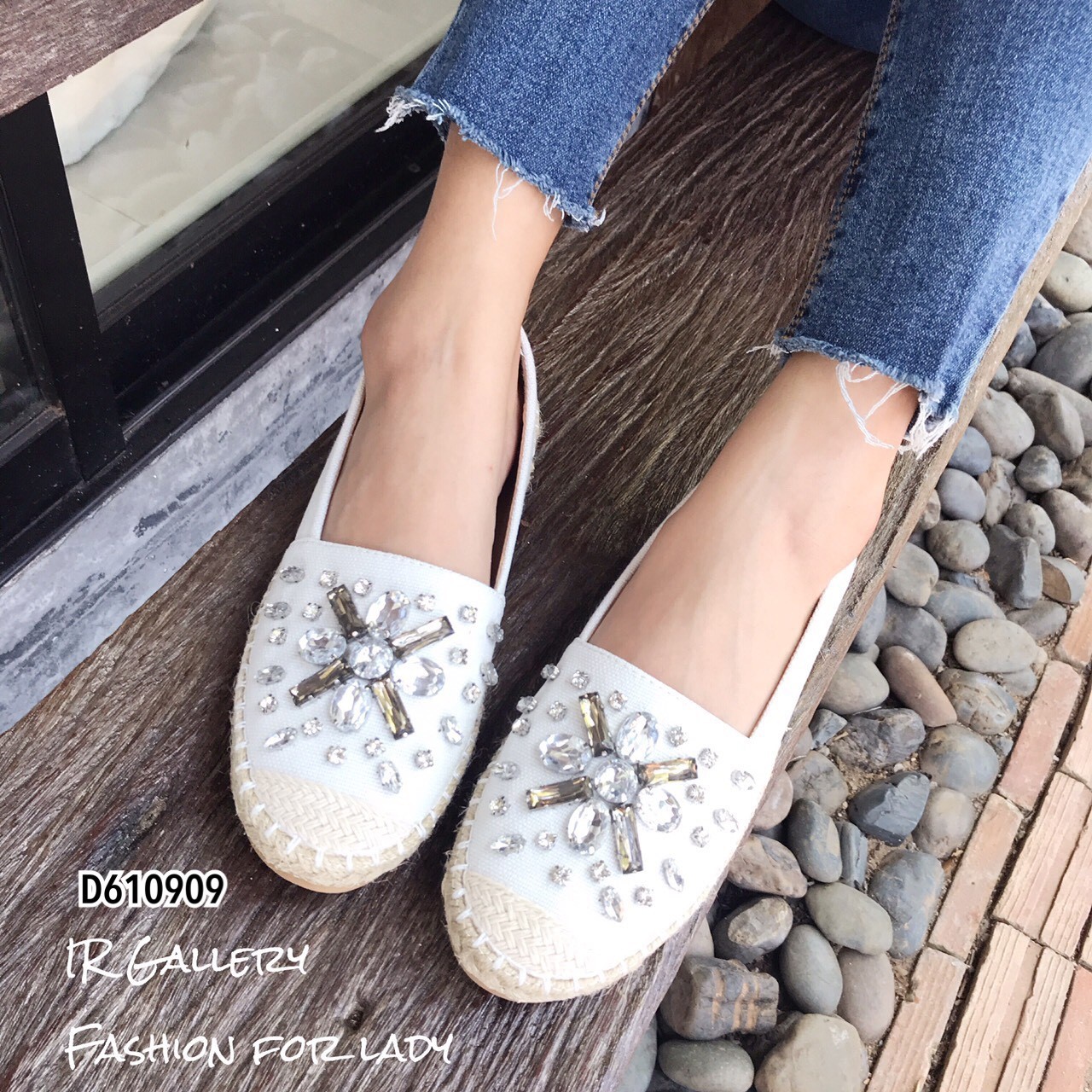 รองเท้าสลิปเปอร์แต่งคริสตัล