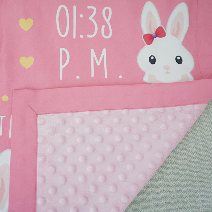 ผ้าห่ม ใส่ประวัติแรกเกิด ลายกระต่าย สีชมพู / Rabbit Family - Pink