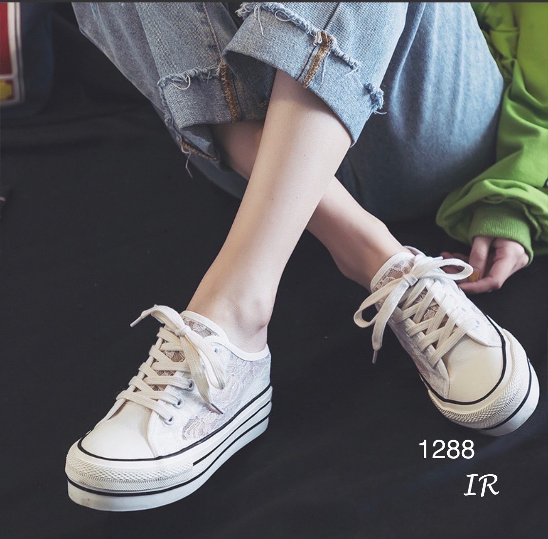 รองเท้าผ้าใบลูกไม้เปิดส้น