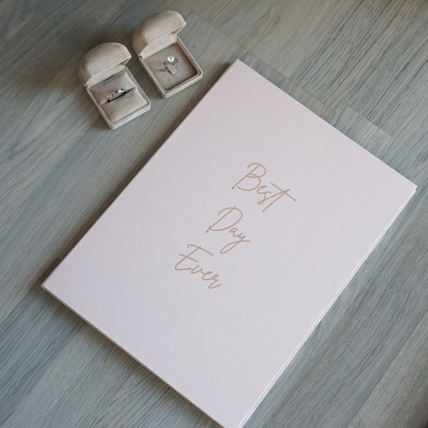 แฟ้มใส่ทะเบียนสมรสพร้อมส่ง Grade A- ลาย Minimal - Beige พร้อมข้อความ Best Day Ever