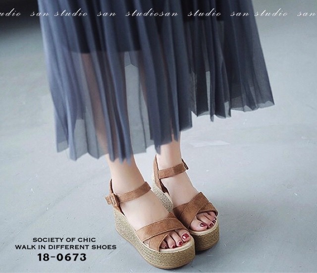 รองเท้าส้นเตารีด Wedge Sandals (สีดำ)