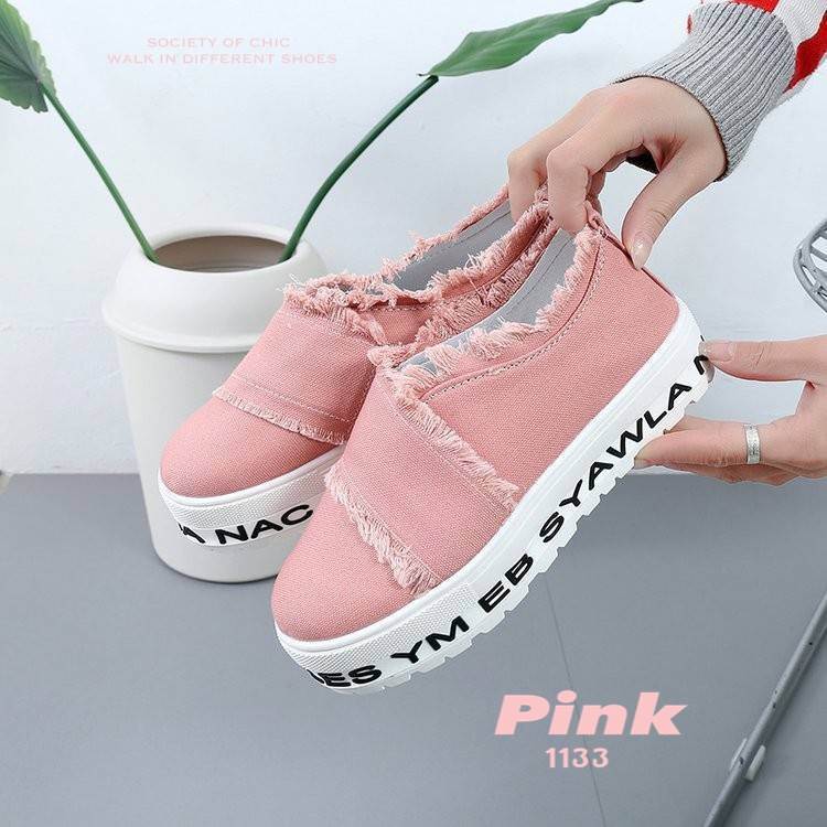 รองเท้าผ้าใบทรงslip onแต่งชาย (สีขาว)