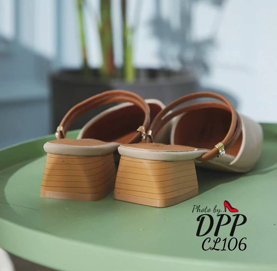 รองเท้าคัทชูส้นเตี้ยส้นลายไม้ (สีครีม)