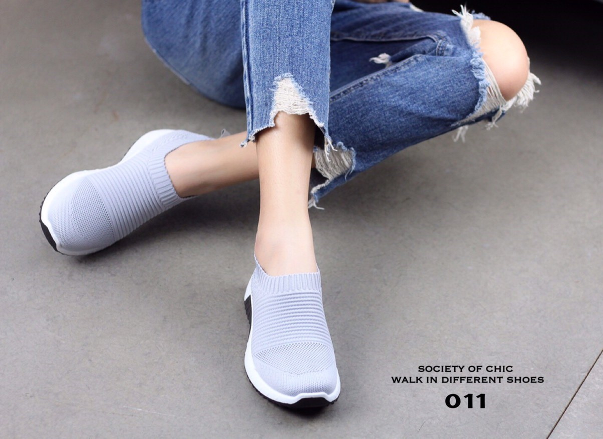 รองเท้าผ้าใบทรงสวมขอบถุงเท้า (สีเลือดหมู)