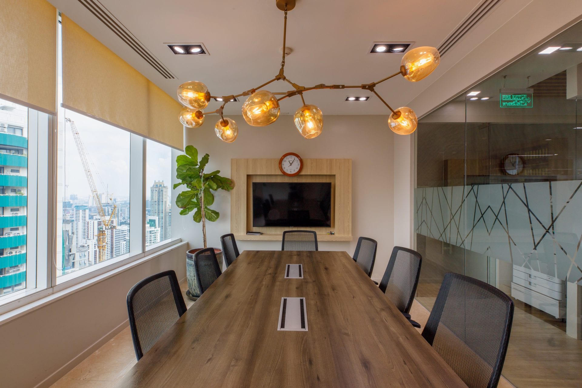 อาคารอินเตอร์เชนจ์ 21 (Interchange 21) สำนักงานให้เช่า เกรด A ย่านสุขุมวิท อโศก ใกล้รถไฟฟ้า BTS และ MRT