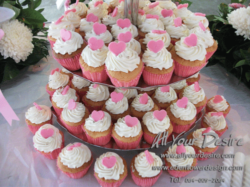เค้กแต่งงาน (เนื้อเค้กวานิลา ครีม ตกแต่งหัวใจชมพู) CP 004 - 5,900 บาท