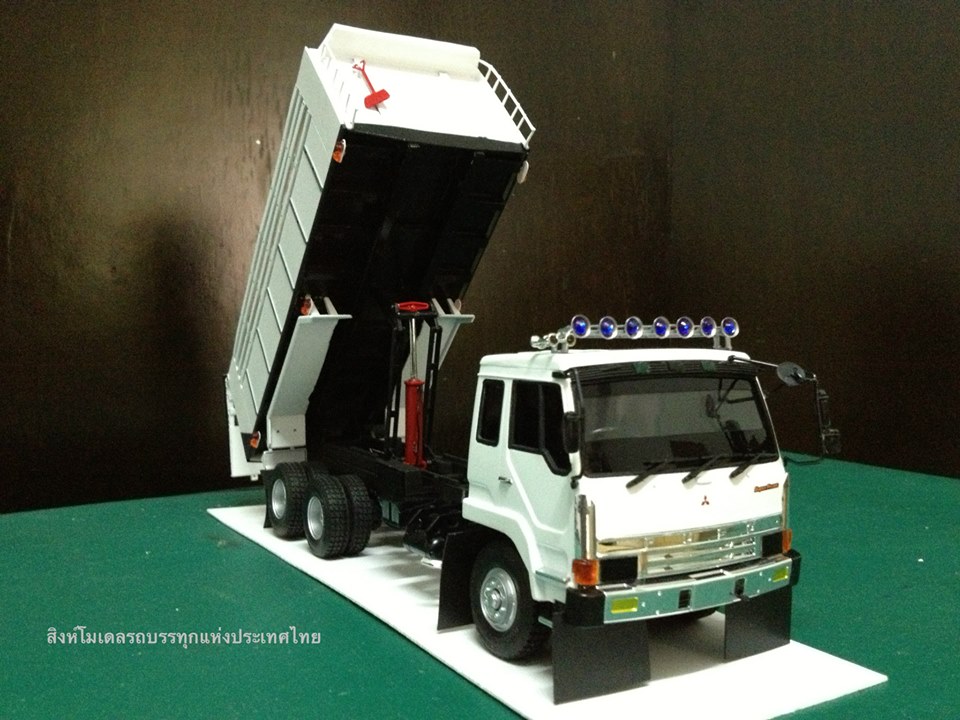 โมเดลรถขนดิน 10 ล้อ 1/32