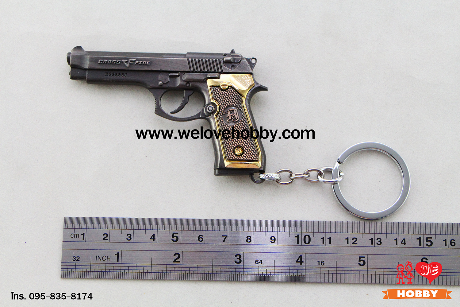 พวงกุญแจ PUBG (PLAYERUNKNOWN'S BATTLEGROUNDS) : ปืนพกแม็กกาซีน P92 Pistol (Beretta 92FS) สีทอง พร้อมซองใส่ปืน