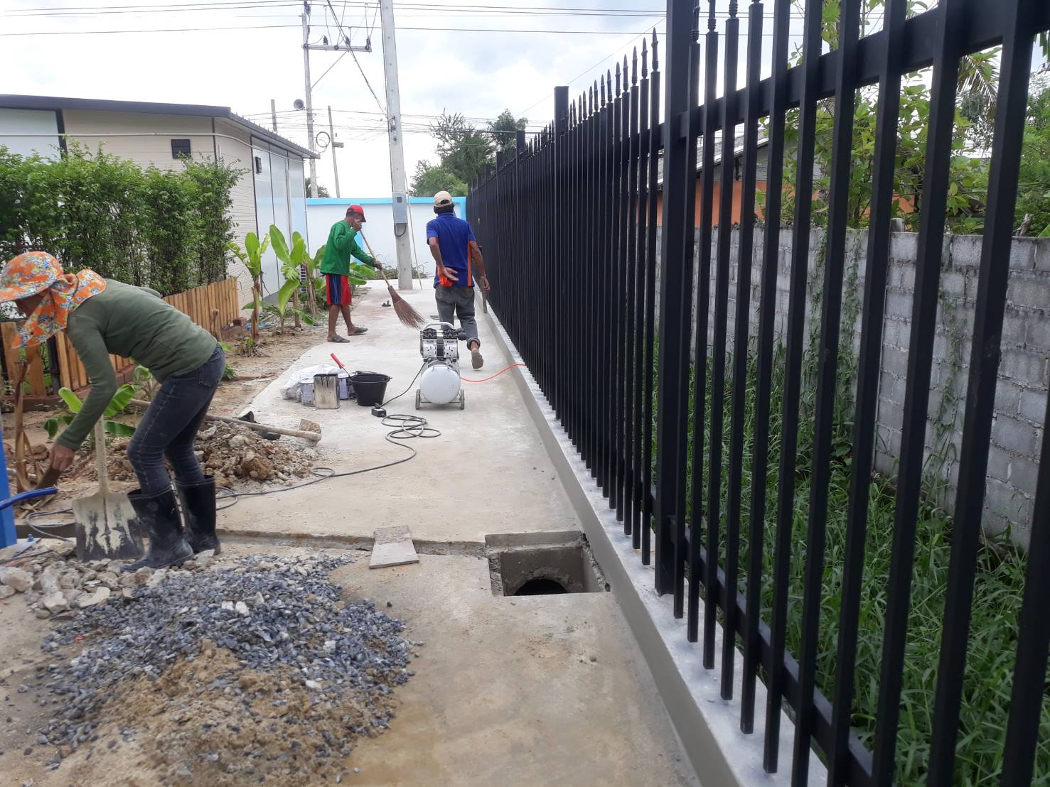 รั้วบริษัท รั้วคอนกรีต รั้วเหล็ก