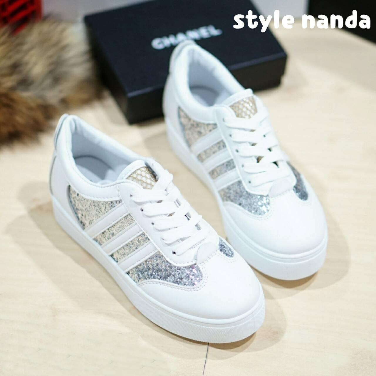 รองเท้าผ้าใบ Style Nanda (สีดำ)