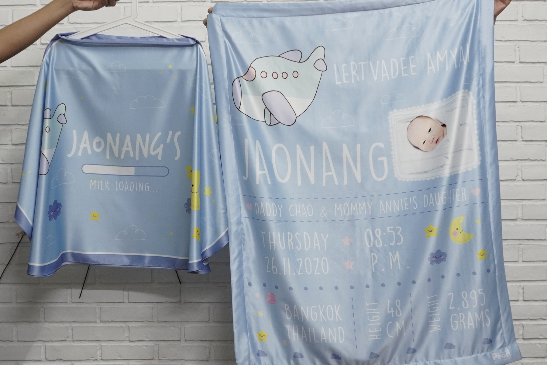 ชุดของขวัญเด็กแรกเกิด ผ้าคลุมให้นม + ผ้าห่มขนาด 75x100cm แบบใส่รูปถ่าย ลาย Plane - Blue