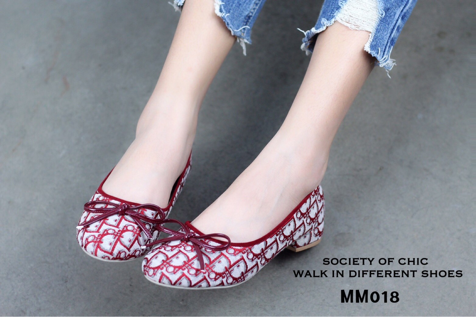 รองเท้าคัทชูส้นแบนทอลาย (สีดำ)